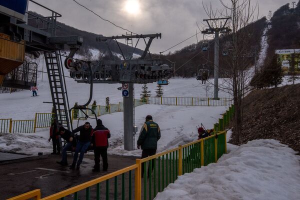 Журналисты бесят больше коронавируса, или Сбежали ли туристы из курортного Цахкадзора Журналисты бесят больше коронавируса, или Сбежали ли туристы из курортного Цахкадзора - Sputnik Армения