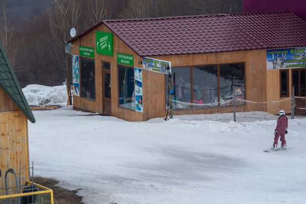 Журналисты бесят больше коронавируса, или Сбежали ли туристы из курортного Цахкадзора Журналисты бесят больше коронавируса, или Сбежали ли туристы из курортного Цахкадзора - Sputnik Армения