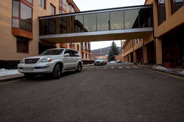 Журналисты бесят больше коронавируса, или Сбежали ли туристы из курортного Цахкадзора Журналисты бесят больше коронавируса, или Сбежали ли туристы из курортного Цахкадзора - Sputnik Армения