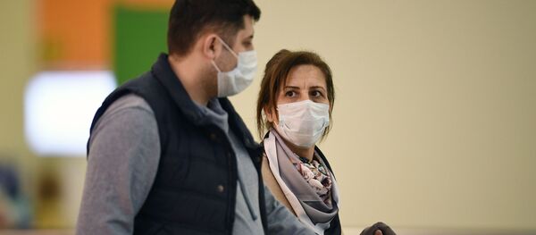 Пассажиры в защитных масках в аэропорту Шереметьево Пассажиры в защитных масках в аэропорту Шереметьево - Sputnik Արմենիա