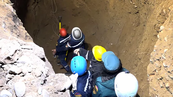Обрушение земельного участка в квартале Неркин Чарбах (9 марта 2020). Еревaн - Sputnik Армения