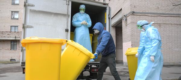 Участники акции солидарности со студентами, соблюдающими режим обсервации в Санкт-Петербурге Участники акции солидарности со студентами, соблюдающими режим обсервации в Санкт-Петербурге - Sputnik Արմենիա