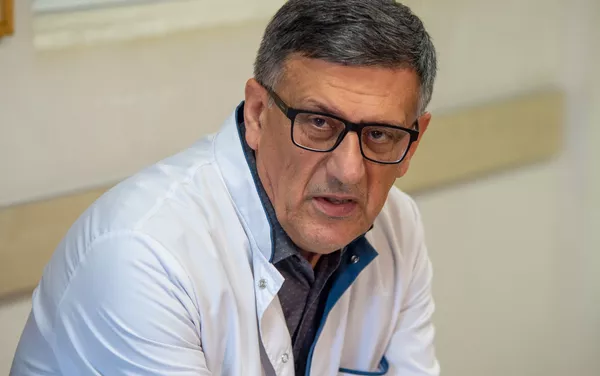 Ованнес Зограбян, заведующий детским отделением больницы Норк-Мараш, на пресс-конференции (9 марта 2020). Еревaн Ованнес Зограбян, заведующий детским отделением больницы Норк-Мараш, на пресс-конференции (9 марта 2020). Еревaн - Sputnik Армения
