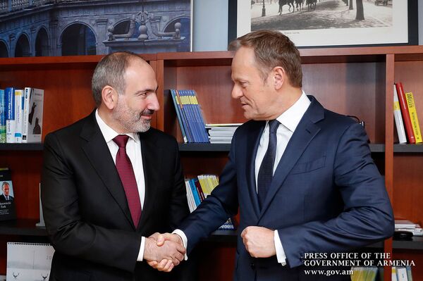 Никол Пашинян и Дональд Туск обсудили развитие отношений Армения-ЕС Никол Пашинян и Дональд Туск обсудили развитие отношений Армения-ЕС - Sputnik Армения