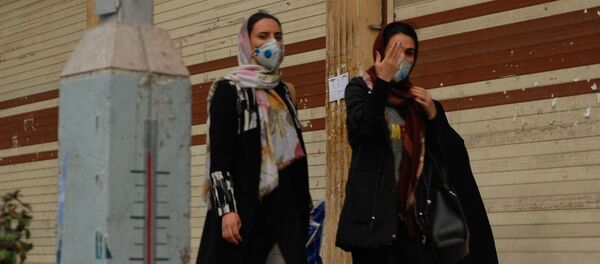 Жители Тегерана в медицинских масках на одной из центральных улиц - Sputnik Армения