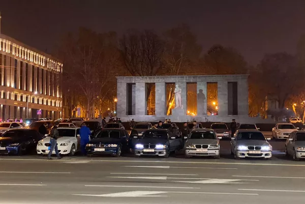Что творилось на проезжей части в центре Еревана ночью 8 марта? Что творилось на проезжей части в центре Еревана ночью 8 марта? - Sputnik Армения