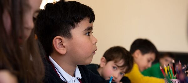 Ученик-филиппинец Пиер Роджер Кудачян в школе им. Ашота Навасардяна - Sputnik Արմենիա