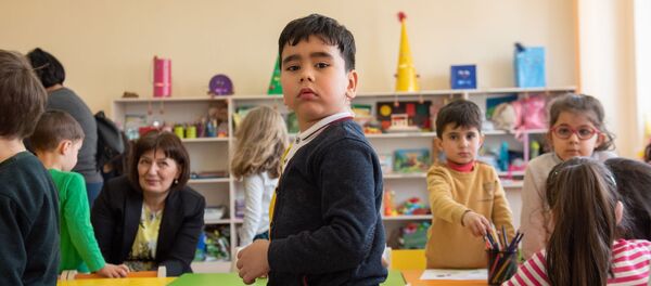 Ученик-филиппинец Пиер Роджер Кудачян в школе им. Ашота Навасардяна Ученик-филиппинец Пиер Роджер Кудачян в школе им. Ашота Навасардяна - Sputnik Արմենիա