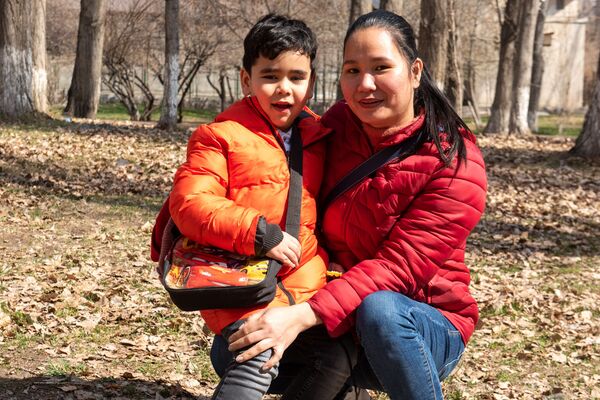 Ֆիլիպինցի Պիերն ու եմենցի Ալիան. ինչպես են օտարերկրացի փոքրիկները սովորում Երևանում Ֆիլիպինցի Պիերն ու եմենցի Ալիան. ինչպես են օտարերկրացի փոքրիկները սովորում Երևանում - Sputnik Արմենիա