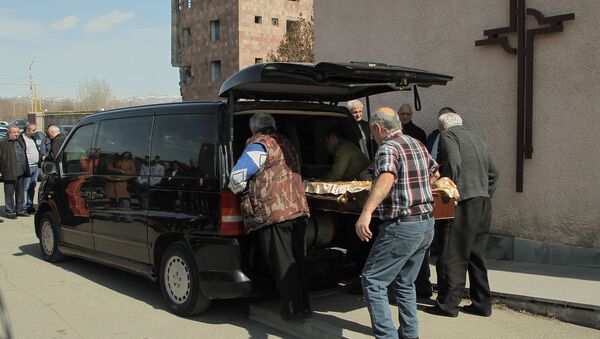 Похороны убитой 43-летней Марине Х. (11 марта 2020). Гюмри - Sputnik Армения