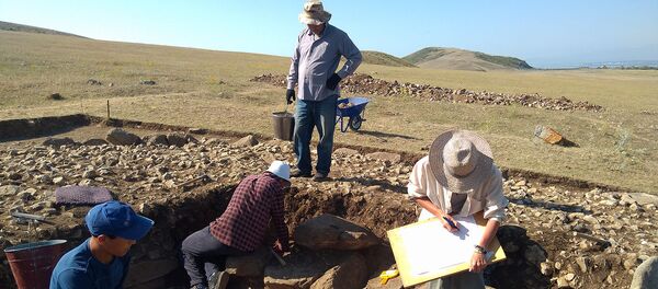Археологи на Артанишском могильнике Археологи на Артанишском могильнике - Sputnik Армения