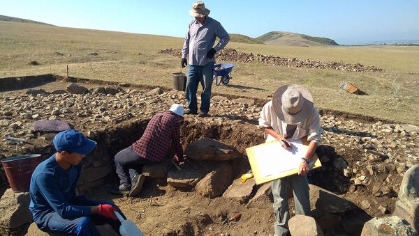 Археологи на Артанишском могильнике - Sputnik Армения