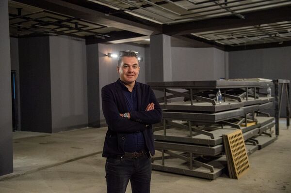 Երգի պետական թատրոնում 1992թ–ից «պահած» չհրկիզվող պահարան են գտել, ներսում` ինչ ասես - Sputnik Արմենիա