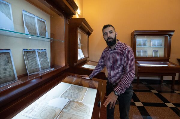 Как армянский реставратор восстановил репутацию нелепой рукописи - Sputnik Армения