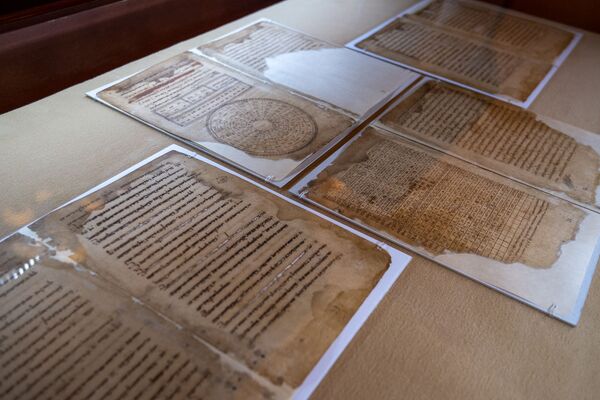 Как армянский реставратор восстановил репутацию нелепой рукописи - Sputnik Армения