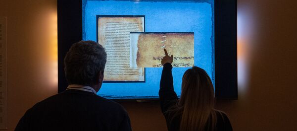 Восстановленные рукописи в презентационном зале в Матенадаране  - Sputnik Արմենիա