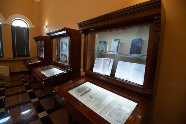 Միջնադարում 2-րդ «սորտի» գիրք էր համարվում. Մատենադարանում կարևոր ձեռագիր են վերականգնել Միջնադարում 2-րդ «սորտի» գիրք էր համարվում. Մատենադարանում կարևոր ձեռագիր են վերականգնել - Sputnik Արմենիա