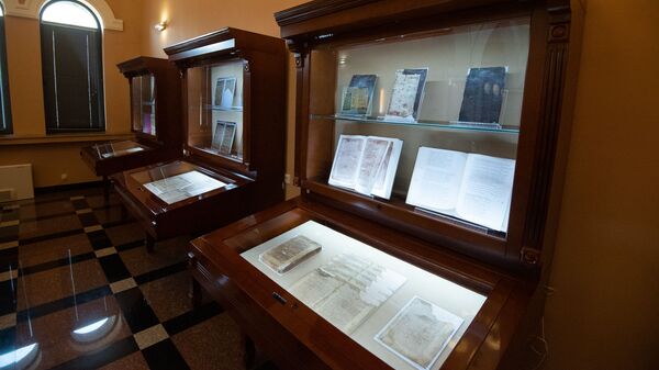 Восстановленные рукописи в презентационном зале в Матенадаране  - Sputnik Армения