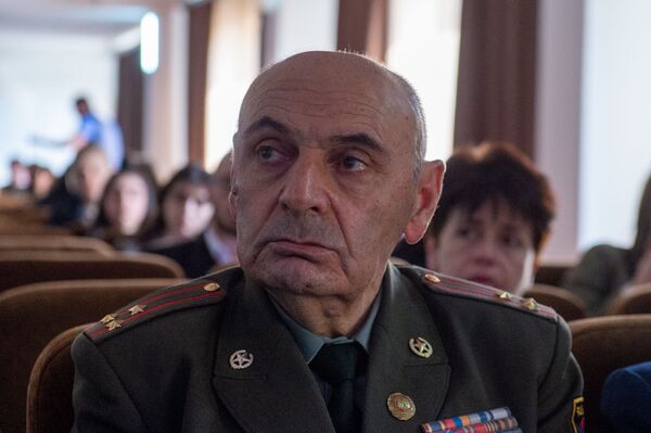 От Путина: армянские ветераны получили медали и денежные премии к 75-летию Победы - Sputnik Армения