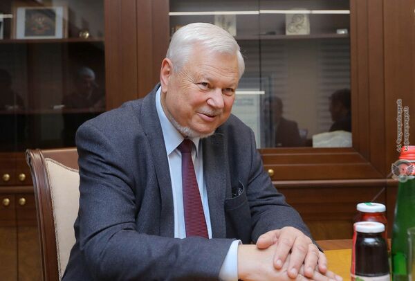 Տոնոյանն ընդունել է Անջեյ Կասպրշիկին. դեսպանը պատրաստ է առավելագույն ջանքեր գործադրել Տոնոյանն ընդունել է Անջեյ Կասպրշիկին. դեսպանը պատրաստ է առավելագույն ջանքեր գործադրել - Sputnik Արմենիա