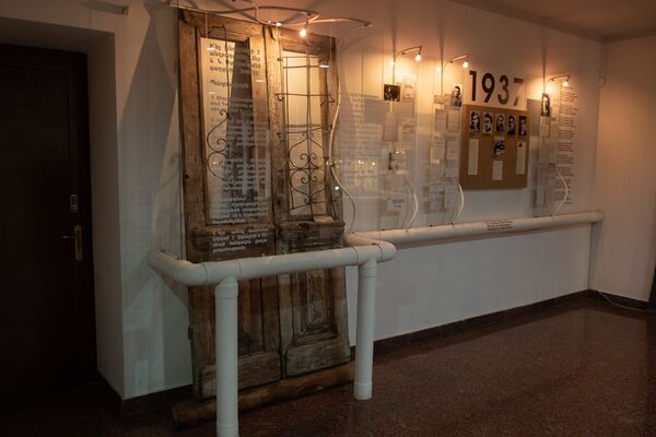 Камера номер 21, или Как арестанты делились едой с Егише Чаренцем Камера номер 21, или Как арестанты делились едой с Егише Чаренцем - Sputnik Армения