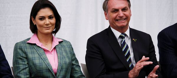 Президент Бразилии Жаир Больсонаро с супругой Мишель Больсонаро во время встречи с бразильской общиной в аудитории колледжа Майами Дейд (9 марта 2020). Майами - Sputnik Армения