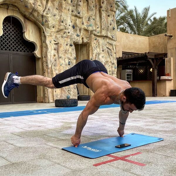 «Ամեն ինչ գլխում է, ոչ թե...». ինչպես է «հայ Բրյուս Լին» Գինեսի ռեկորդների գիրք մտել «Ամեն ինչ գլխում է, ոչ թե...». ինչպես է «հայ Բրյուս Լին» Գինեսի ռեկորդների գիրք մտել - Sputnik Արմենիա