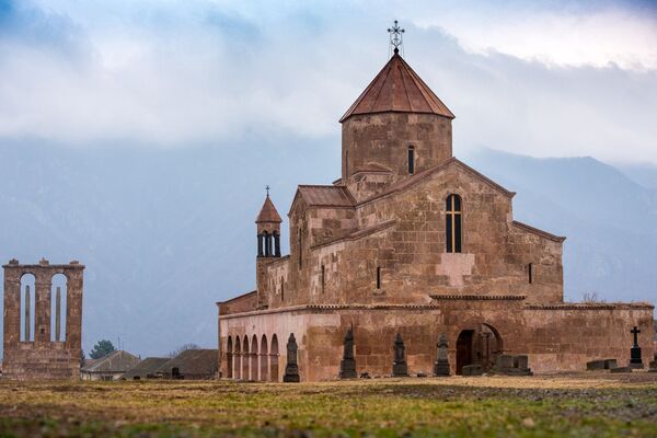 Кровь Одзнеци и святой источник: как вера помогает армянам не сдаваться Мраку коронавируса Кровь Одзнеци и святой источник: как вера помогает армянам не сдаваться Мраку коронавируса - Sputnik Армения