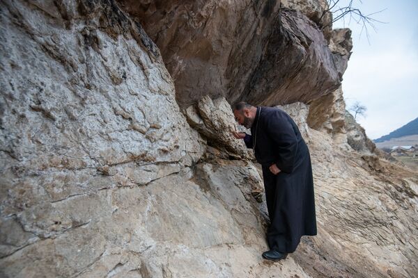 Кровь Одзнеци и святой источник: как вера помогает армянам не сдаваться Мраку коронавируса Кровь Одзнеци и святой источник: как вера помогает армянам не сдаваться Мраку коронавируса - Sputnik Армения