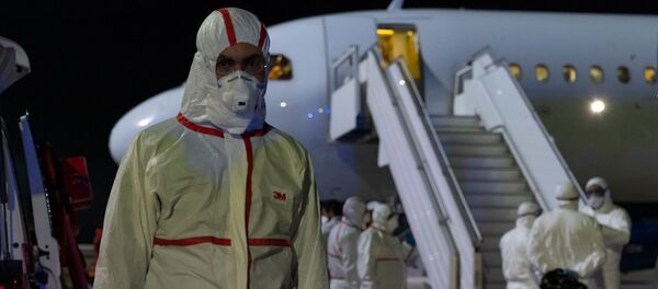 Встреча пассажиров спецрейса из Италии в аэропорту Звартноц (16 марта 2020). Еревaн Встреча пассажиров спецрейса из Италии в аэропорту Звартноц (16 марта 2020). Еревaн - Sputnik Армения