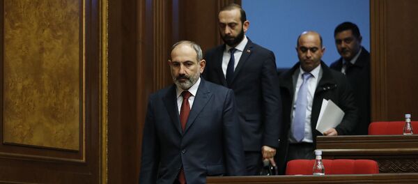 Никол Пашинян в НС представляет решение о введении режима ЧП - Sputnik Армения