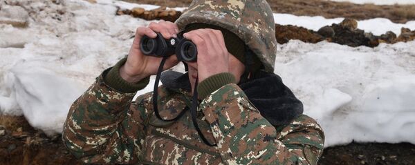 Армянские военнослужащие во время практических занятий по боевой подготовке Армянские военнослужащие во время практических занятий по боевой подготовке - Sputnik Արմենիա