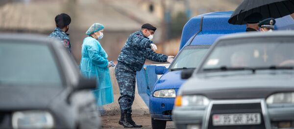 Контрольно-пропускной пункт при выезде из Эчмиадзина (17 марта 2020). Армавир Контрольно-пропускной пункт при выезде из Эчмиадзина (17 марта 2020). Армавир - Sputnik Արմենիա