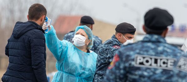 Контрольно-пропускной пункт при выезде из Эчмиадзина (17 марта 2020). Армавир - Sputnik Армения