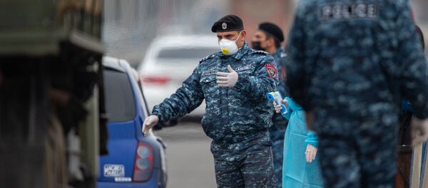 Контрольно-пропускной пункт при выезде из Эчмиадзина (17 марта 2020). Армавир - Sputnik Армения