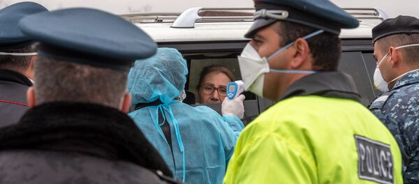 Контрольно-пропускной пункт при выезде из Эчмиадзина (17 марта 2020). Армавир Контрольно-пропускной пункт при выезде из Эчмиадзина (17 марта 2020). Армавир - Sputnik Армения