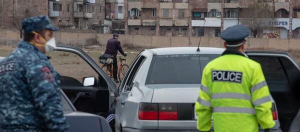 Контрольно-пропускной пункт при выезде из Эчмиадзина (17 марта 2020). Армавир - Sputnik Армения