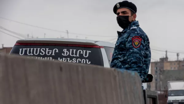 Контрольно-пропускной пункт при выезде из Эчмиадзина (17 марта 2020). Армавир - Sputnik Армения