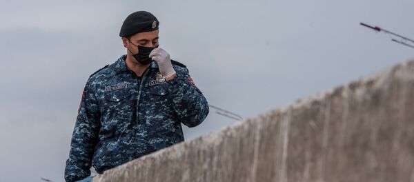 Контрольно-пропускной пункт при выезде из Эчмиадзина (17 марта 2020). Армавир Контрольно-пропускной пункт при выезде из Эчмиадзина (17 марта 2020). Армавир - Sputnik Արմենիա