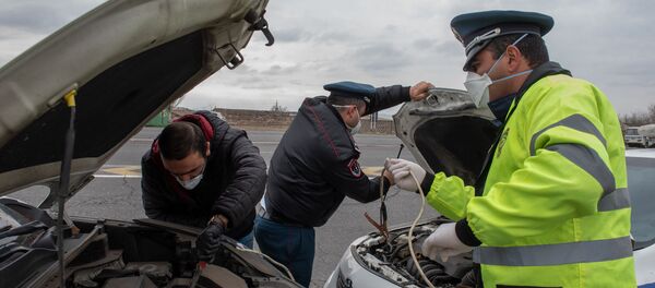 Контрольно-пропускной пункт при выезде из Эчмиадзина (17 марта 2020). Армавир Контрольно-пропускной пункт при выезде из Эчмиадзина (17 марта 2020). Армавир - Sputnik Армения