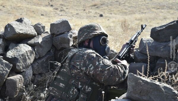 Армянские военнослужащие на практических занятиях по боевой стрельбе - Sputnik Армения