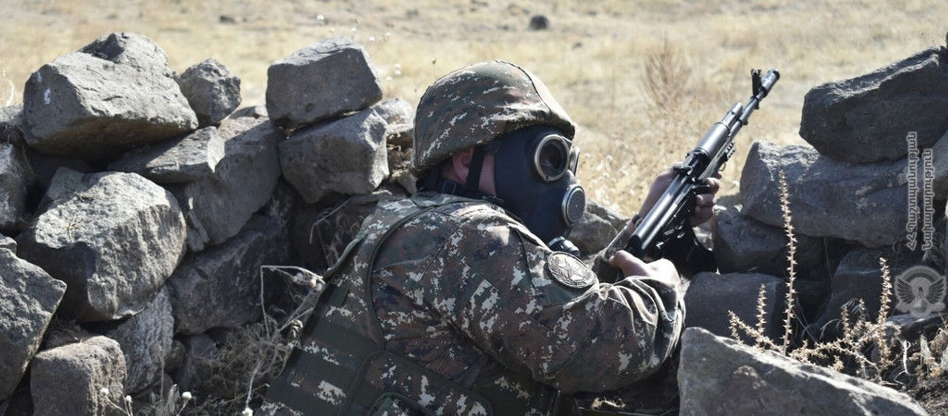 Армянские военнослужащие на практических занятиях по боевой стрельбе - Sputnik Армения, 1920, 15.09.2020