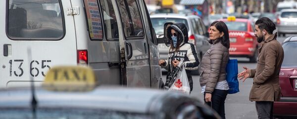Остановка общественного транспорта в Ереване Остановка общественного транспорта в Ереване - Sputnik Արմենիա