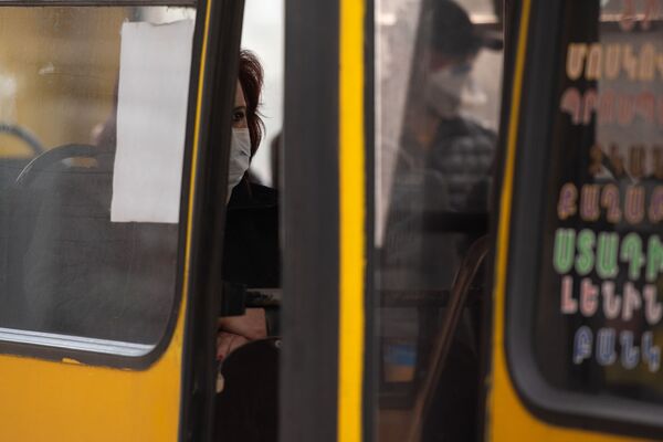 Коронавирус против транспорта: как работают водители ереванских маршруток при карантине? Коронавирус против транспорта: как работают водители ереванских маршруток при карантине? - Sputnik Армения