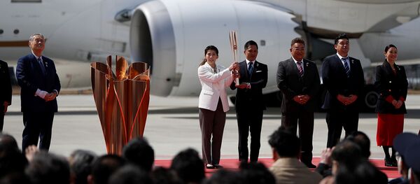 Трехкратные олимпийские чемпионы Тадахиро Номура и Саори Есида после зажжения Олимпийского огня в Олимпийском котле на базе ВВС Японии Мацусима (20 марта 2020). Префектура Мияги Трехкратные олимпийские чемпионы Тадахиро Номура и Саори Есида после зажжения Олимпийского огня в Олимпийском котле на базе ВВС Японии Мацусима (20 марта 2020). Префектура Мияги - Sputnik Արմենիա