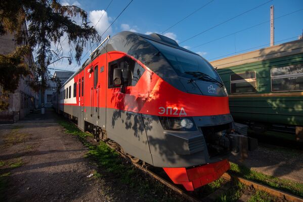 Գնացք ՀԿԵ–ի երևանյան դեպոյում (2020 թվականի մարտի 21) - Sputnik Արմենիա