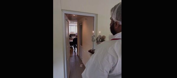 Մեկուսարաններից մեկում թիմով այ այսպես ենք շնորհավորում մեր ժամանակավորապես մեկուսացված հայրենակցի ծննդյան օրը Մեկուսարաններից մեկում թիմով այ այսպես ենք շնորհավորում մեր ժամանակավորապես մեկուսացված հայրենակցի ծննդյան օրը - Sputnik Армения