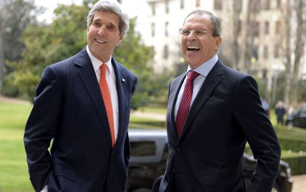 Госсекретарь США Джон Керри и министр иностранных дел РФ Сергей Лавров во время переговоров в Париже - Sputnik Армения