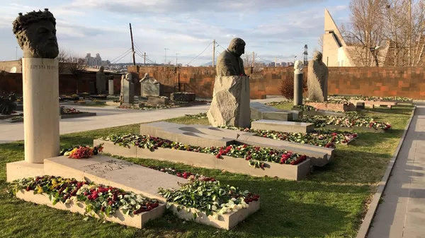 Отмененный женский месяц: как цветочный бизнес в Армении вдруг оказался без барыша Отмененный женский месяц: как цветочный бизнес в Армении вдруг оказался без барыша - Sputnik Армения