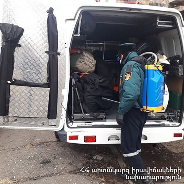 В пожарно-спасательных отрядах МЧС Армении проводится дезинфекция - Sputnik Армения